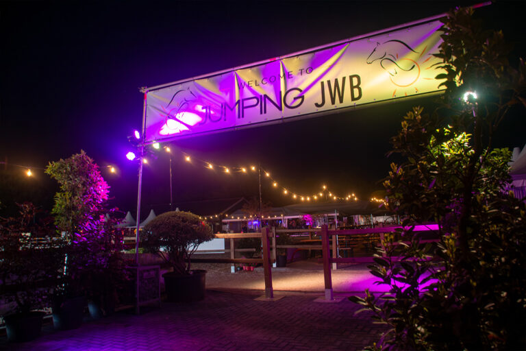 Lichtinstallatie tijdens Jumping Jong West-Brabant 2026 in Prinsenbeek