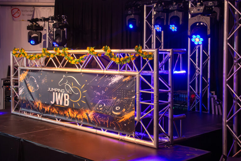Door WL Special Effects verzorgde lichtinstallatie tijdens Jumping Jong West-Brabant